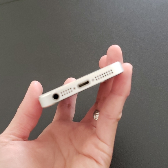 Apple iPhone 5 32gb - Picture 5 of 6